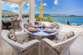 Sea Breeze - Front Sea Apartment
